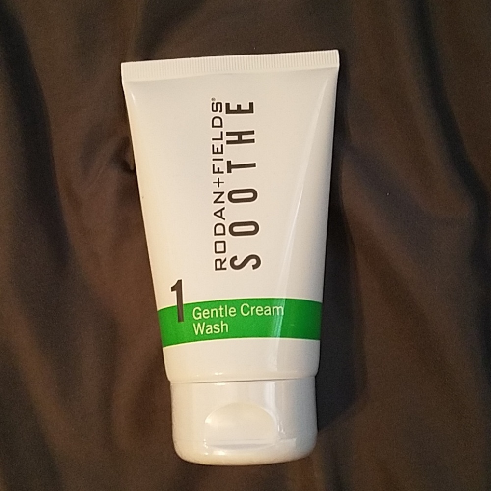 Rodan and Fields Soothe Step One Fash Wash Sealed